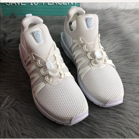nike shox gravity all white